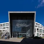 Hotel & 5*