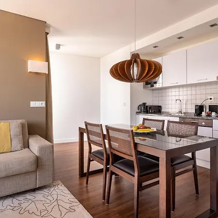 מלון & מונצ'יק