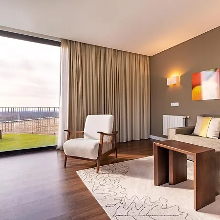 Hotel & 5*