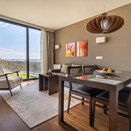 מלון & מונצ'יק