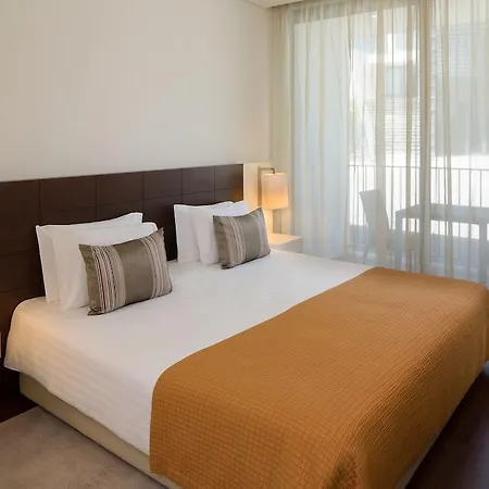 Hotel & 5*